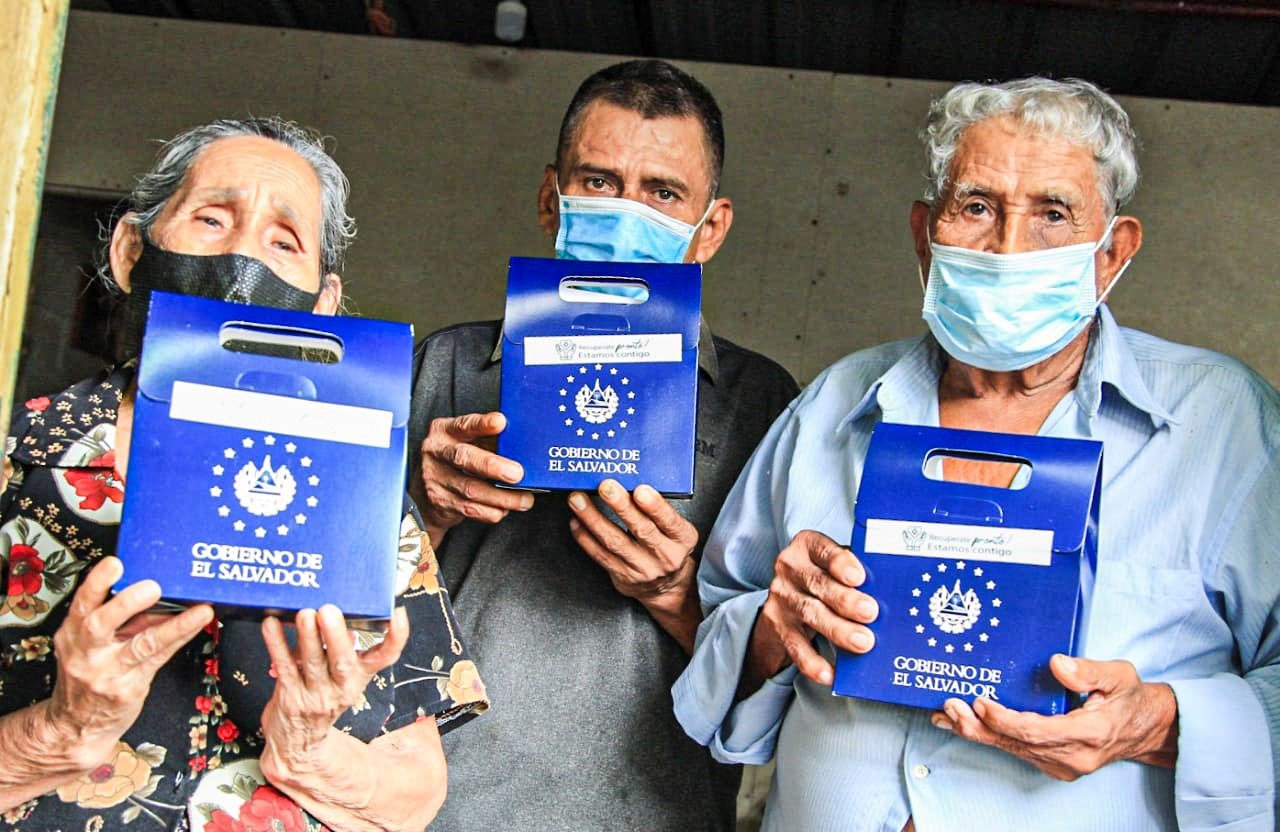 gobierno-distribuye-kit-de-medicamentos-de-prevencion-contra-el-covid-19-en-san-rafael-obrajuelo-la-paz
